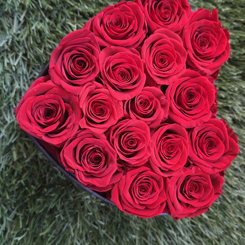 Eternal ROSES Heart-Shaped Box For Gifting - Picture 8 of 9